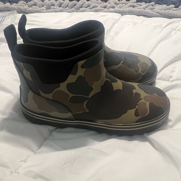 Magellan outdoors rubber camp kids boots size 5D - Picture 2 of 4